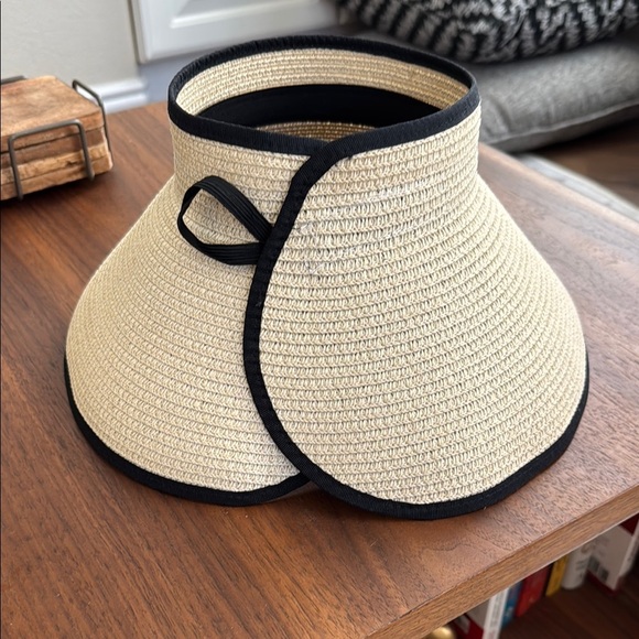 NWOT Packable Roll Up Women's Sun Visor. One Size - Picture 2 of 6